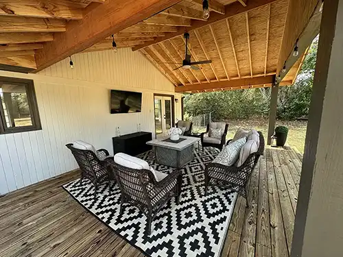 Custom fences, decks & retaining walls